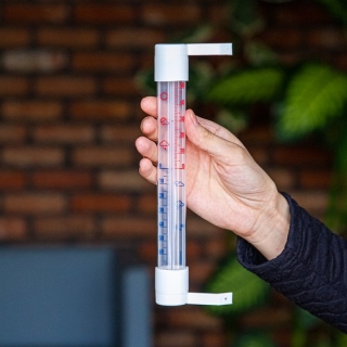 Termometr zewnętrzny biały z transparentną skalą - 230 x 26 mm